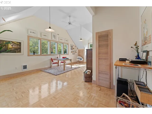 Bonus Room-Vaulted Ceilings