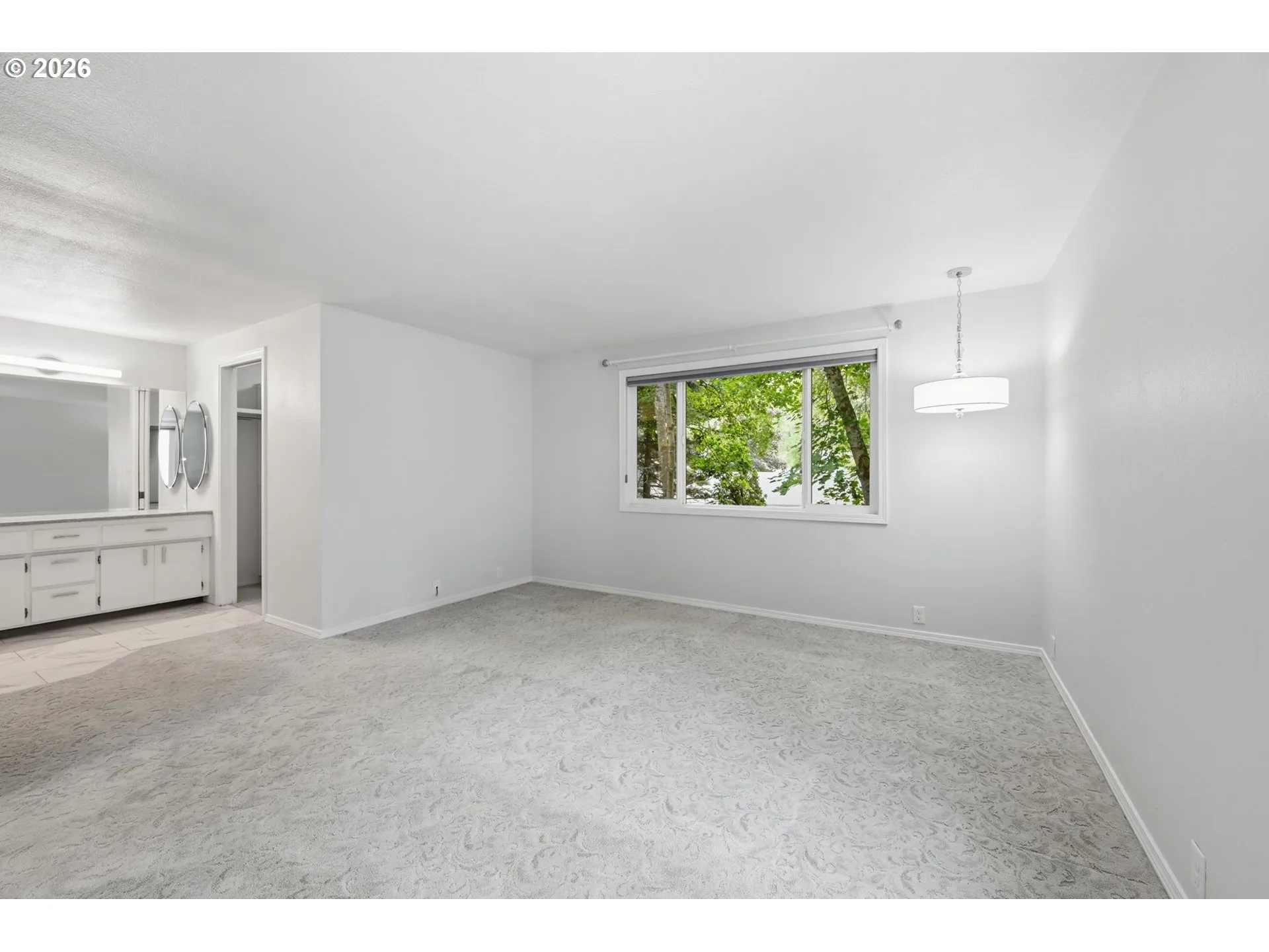 Bedroom, Primary