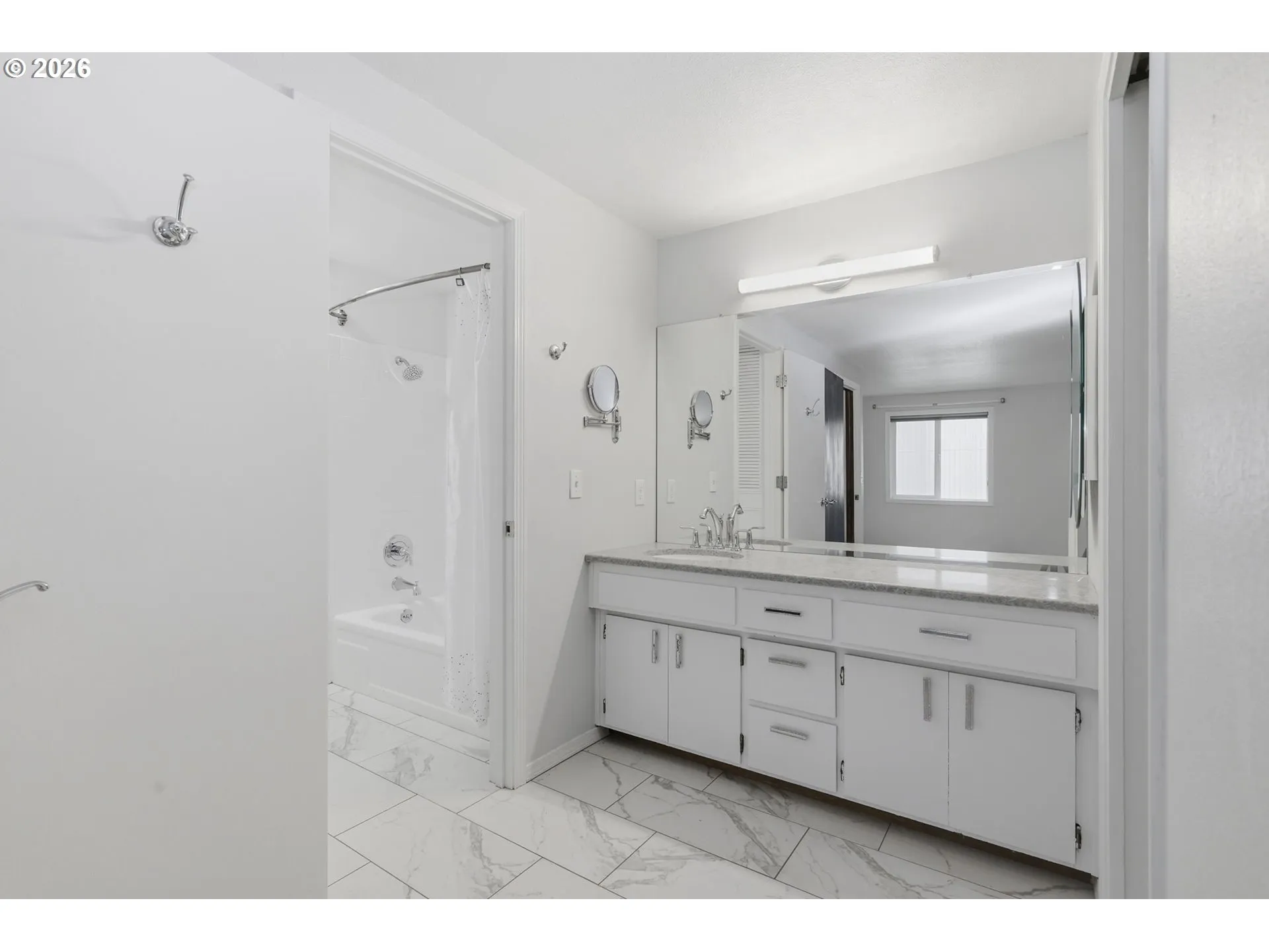 Bathroom, Attached