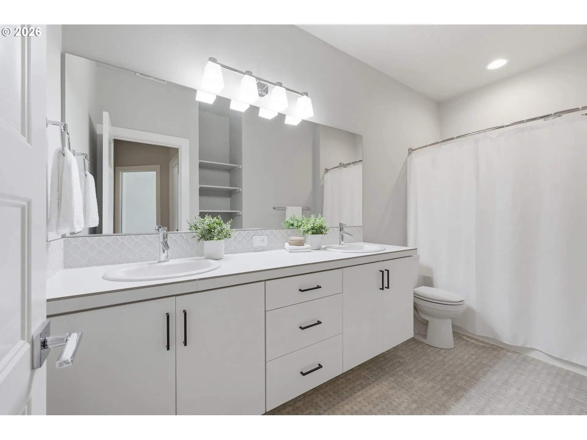 Bathroom-Upper