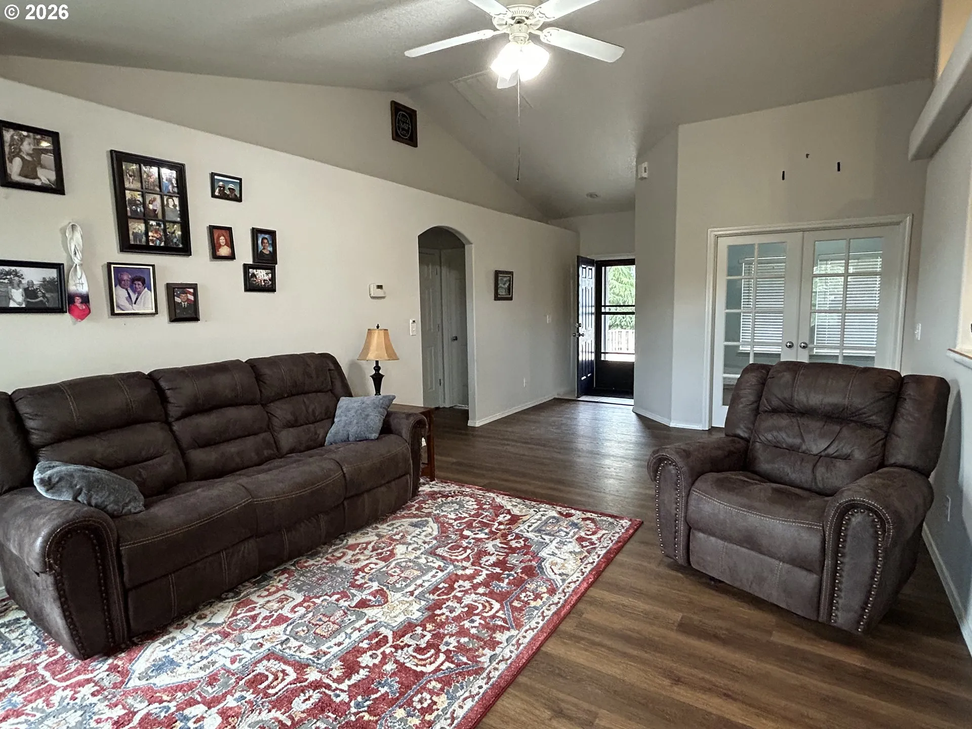 Living Room/Entrance