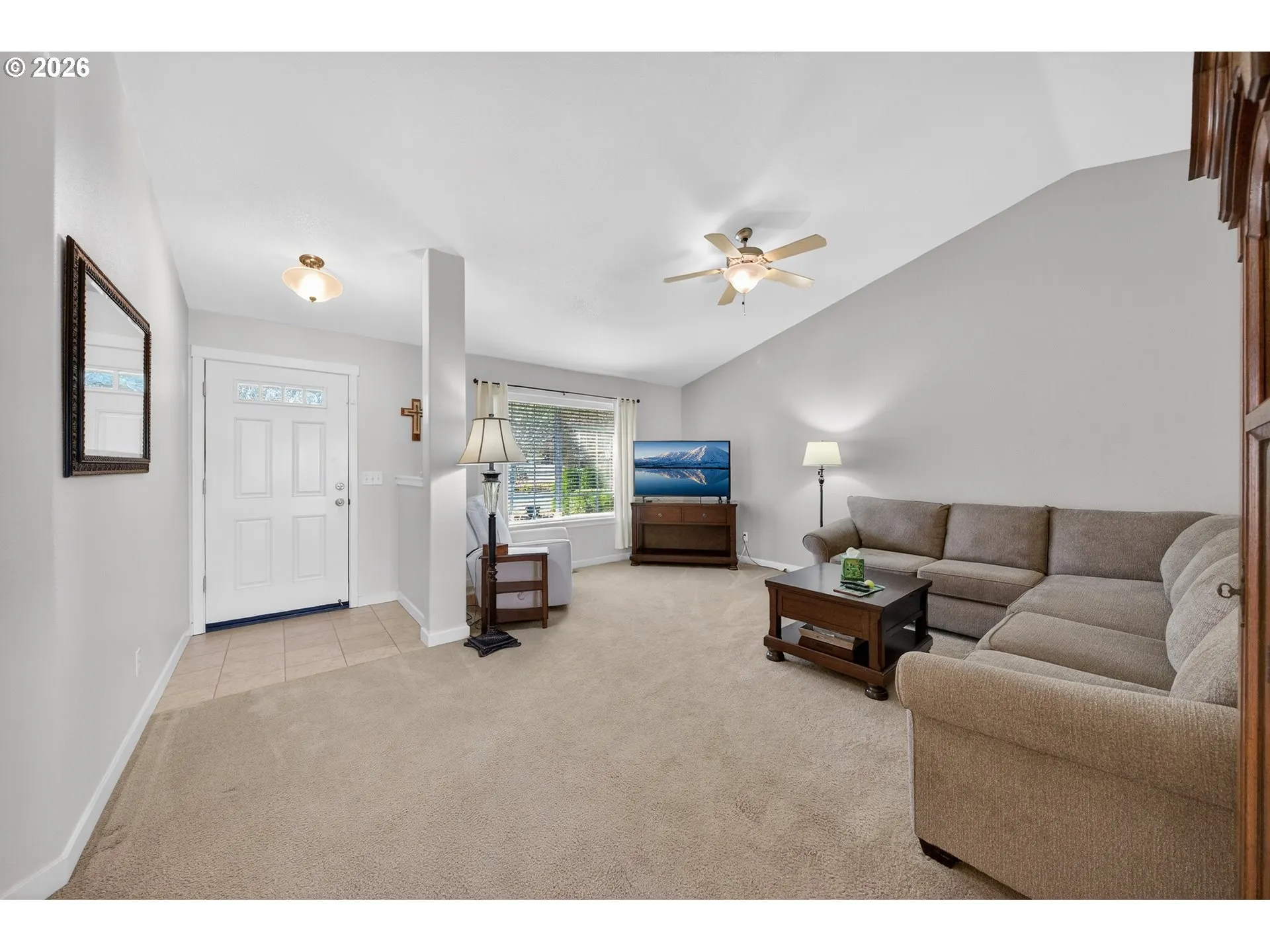 Living Room/Entrance