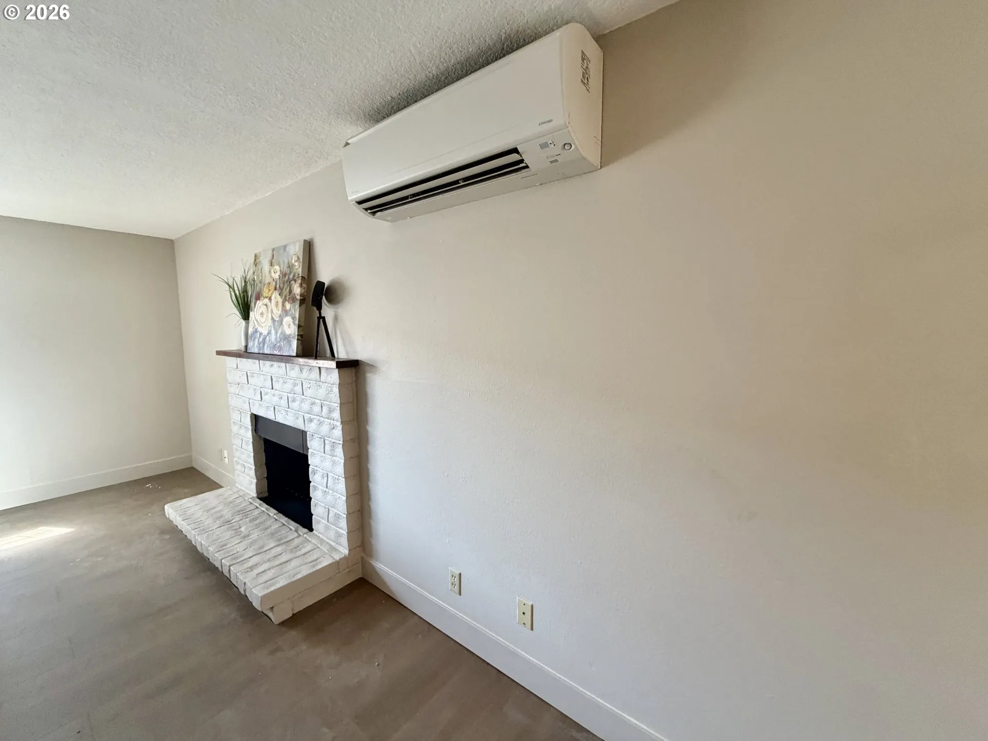Living Room-Fireplace