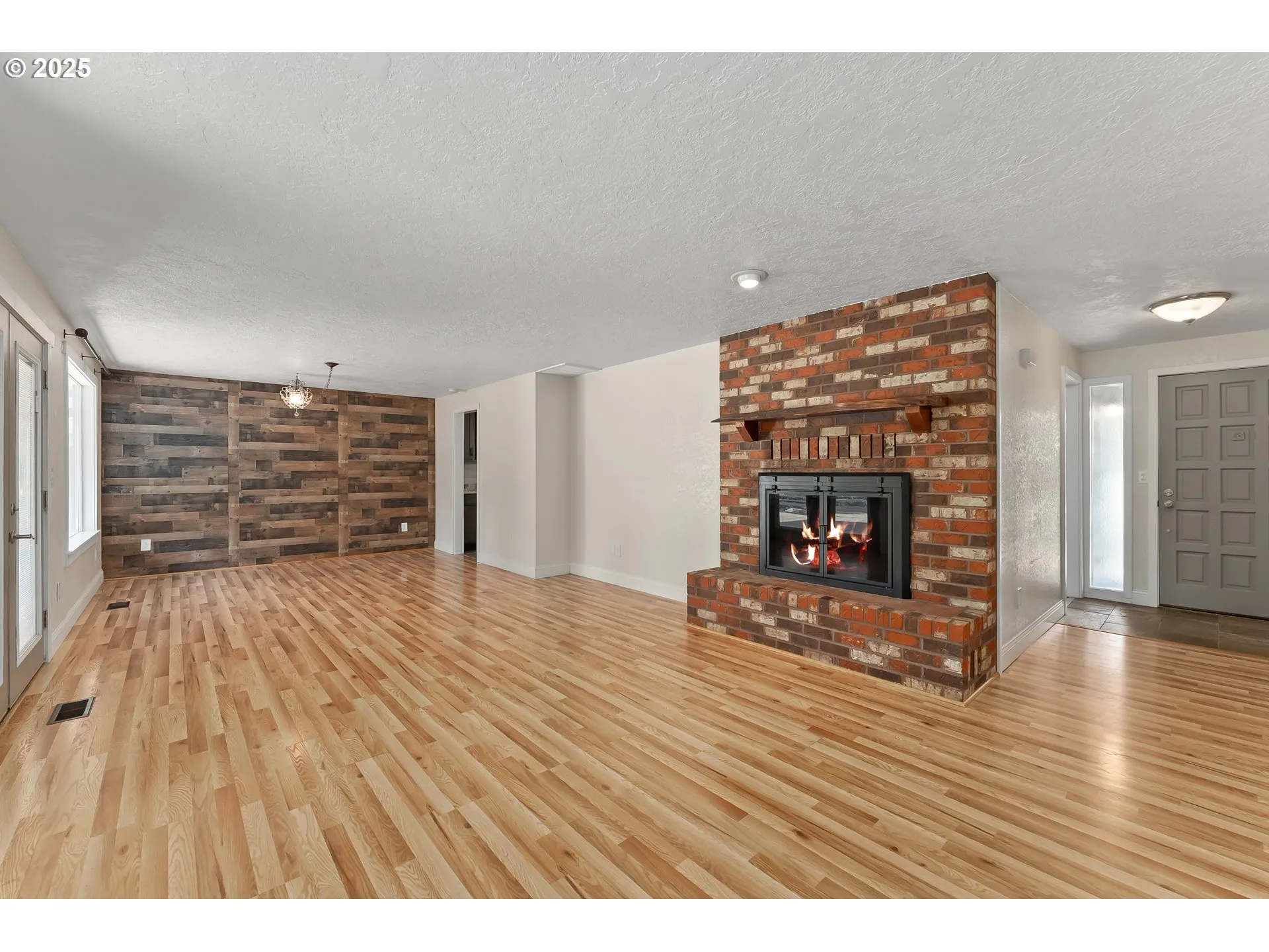 Living Room-Fireplace