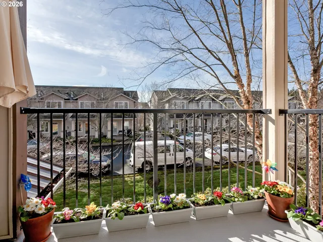Balcony-Covered