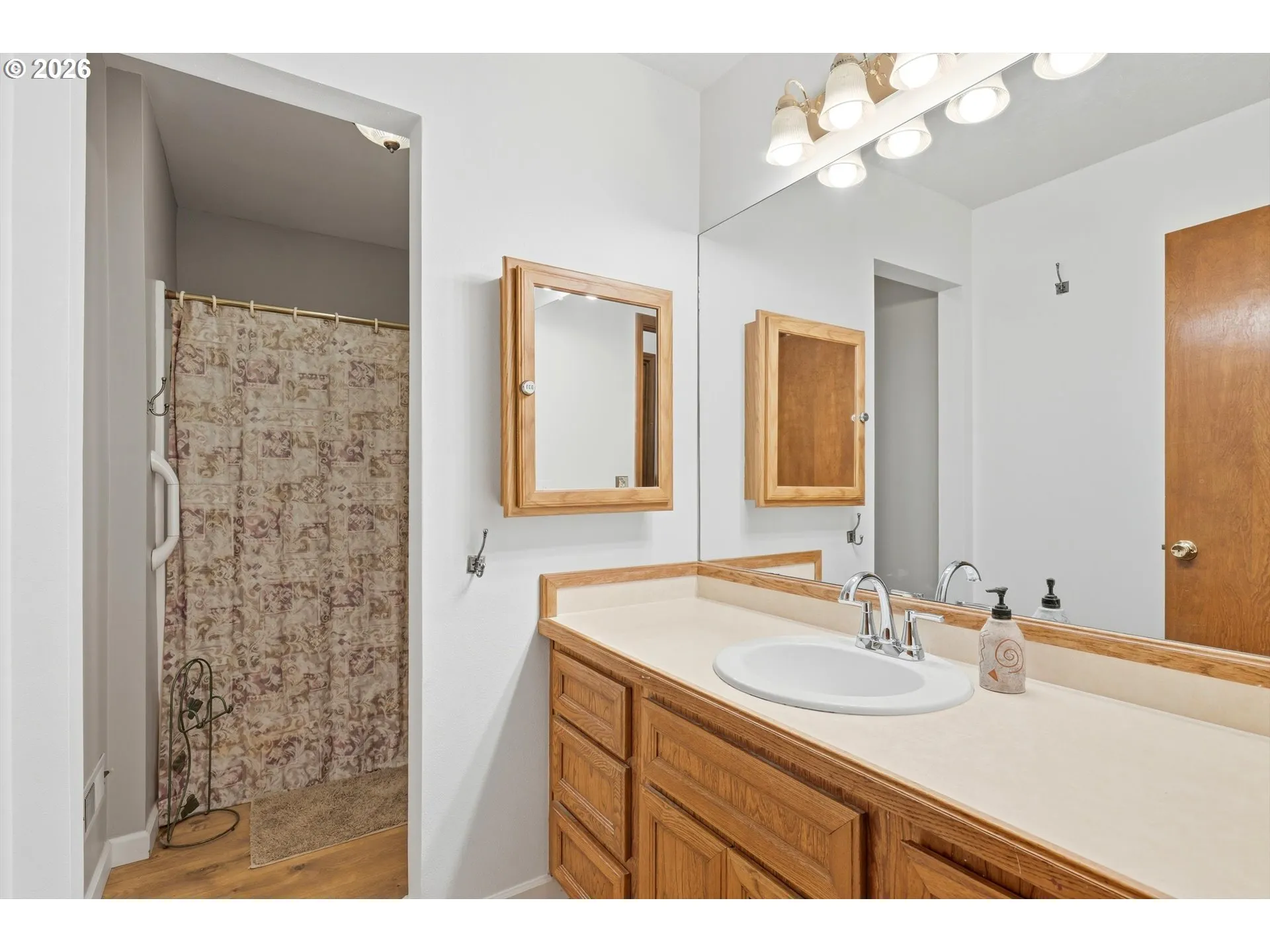 Bathroom-Upper