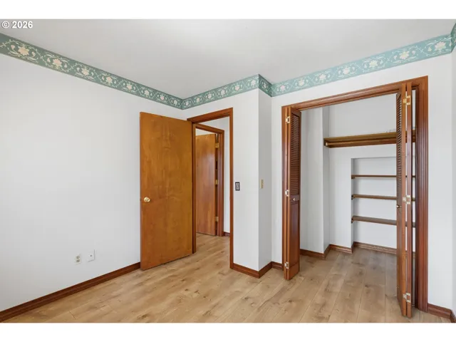 Bedroom-Walk-In Closet