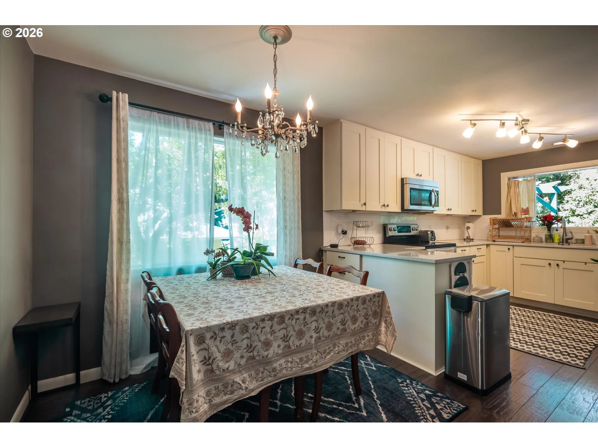 Kitchen-Eating Area