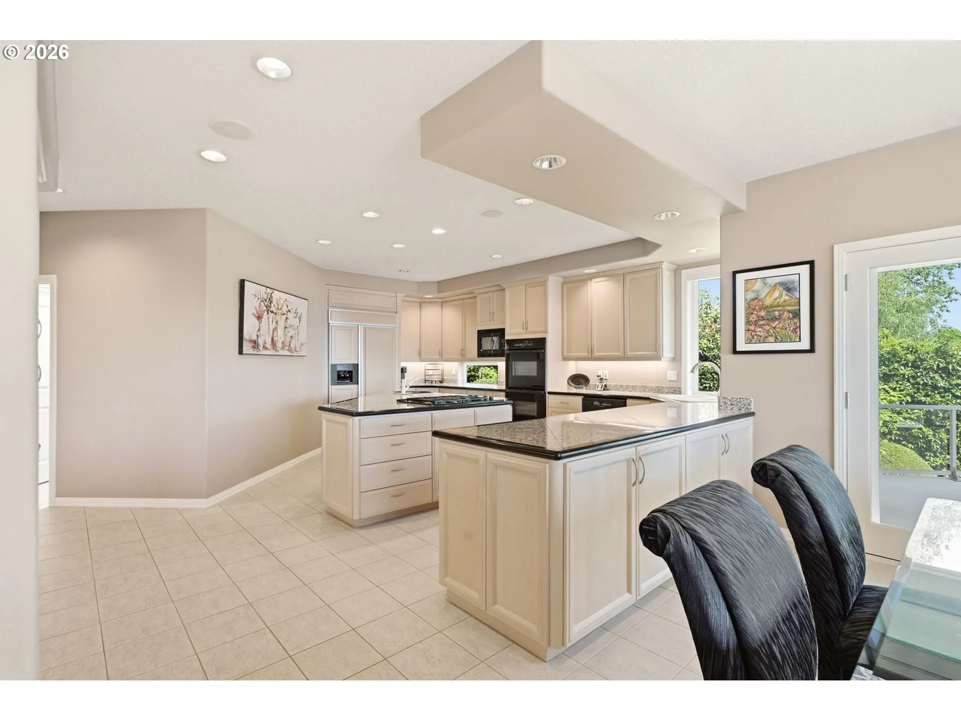 Kitchen/Dining Room-Island