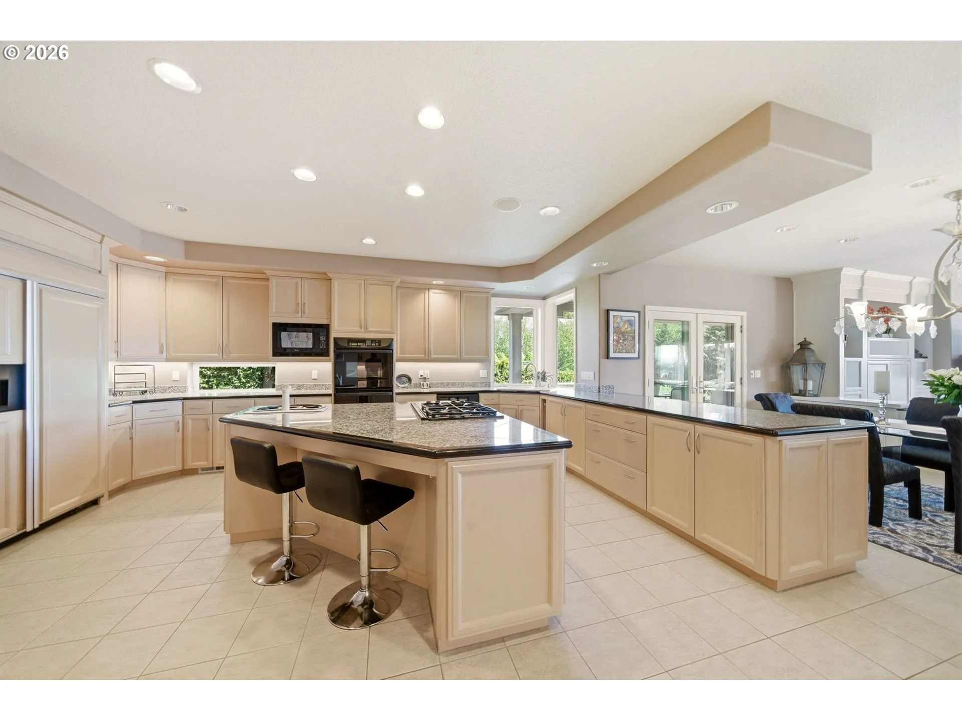 Kitchen-Breakfast Bar
