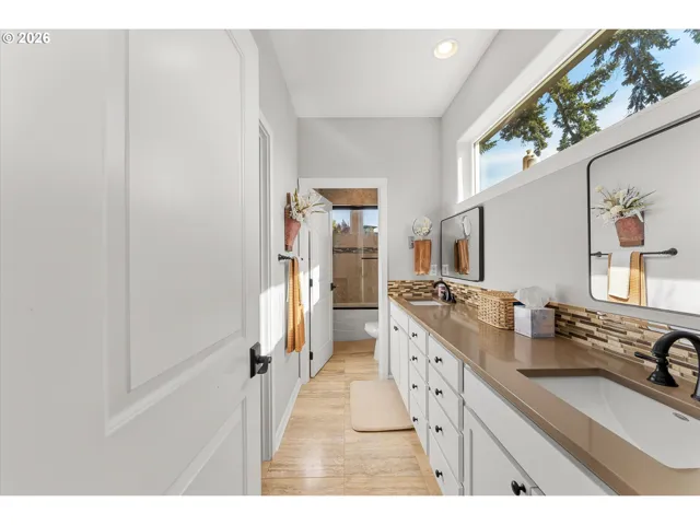Bathroom, Attached