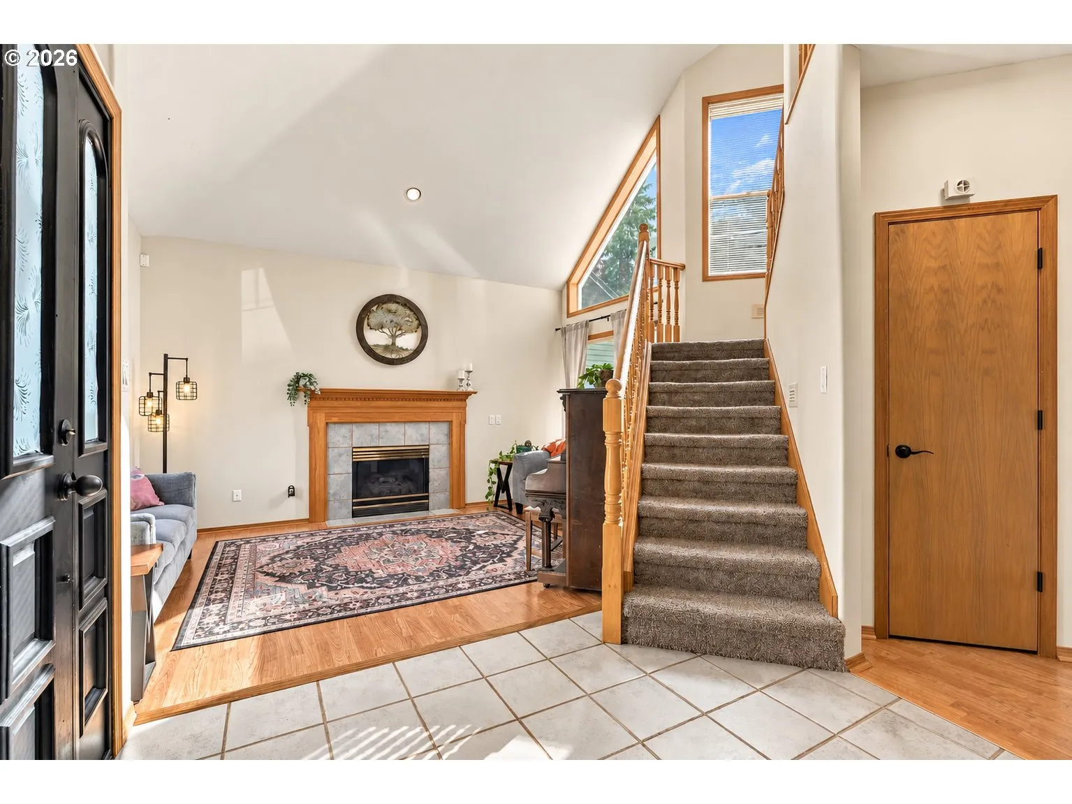 Living Room/Entrance