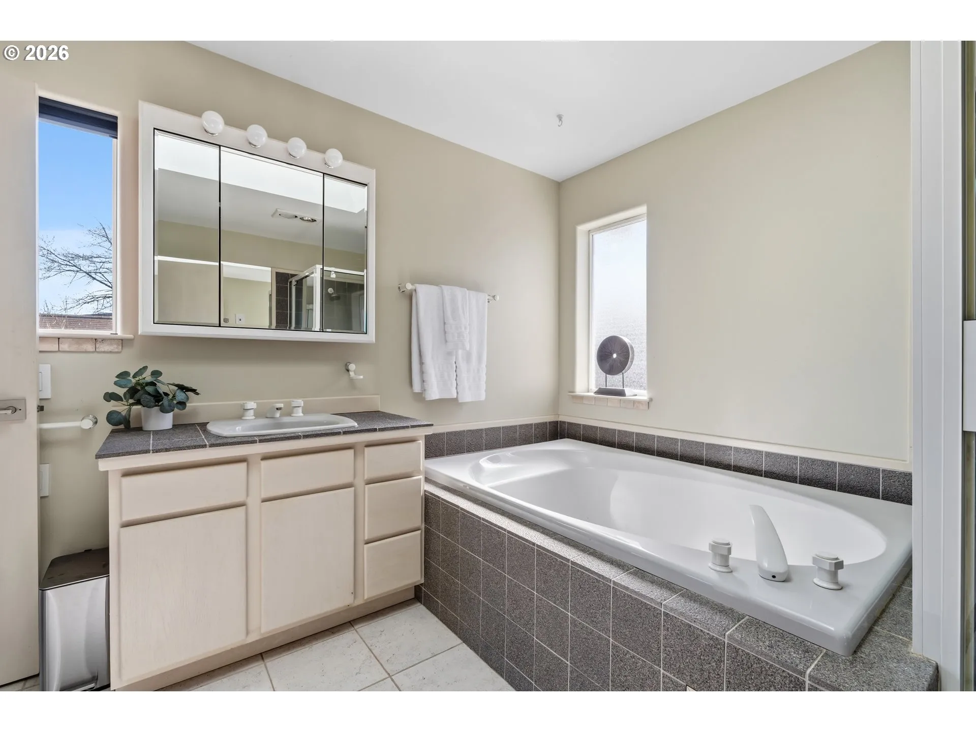 Bathroom, Attached-Garden Tub