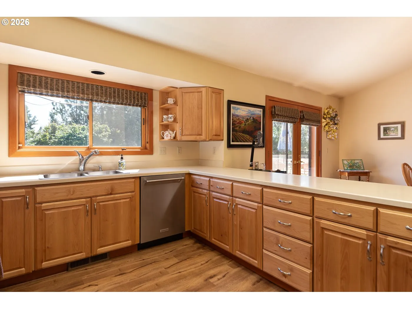 Kitchen-Breakfast Bar