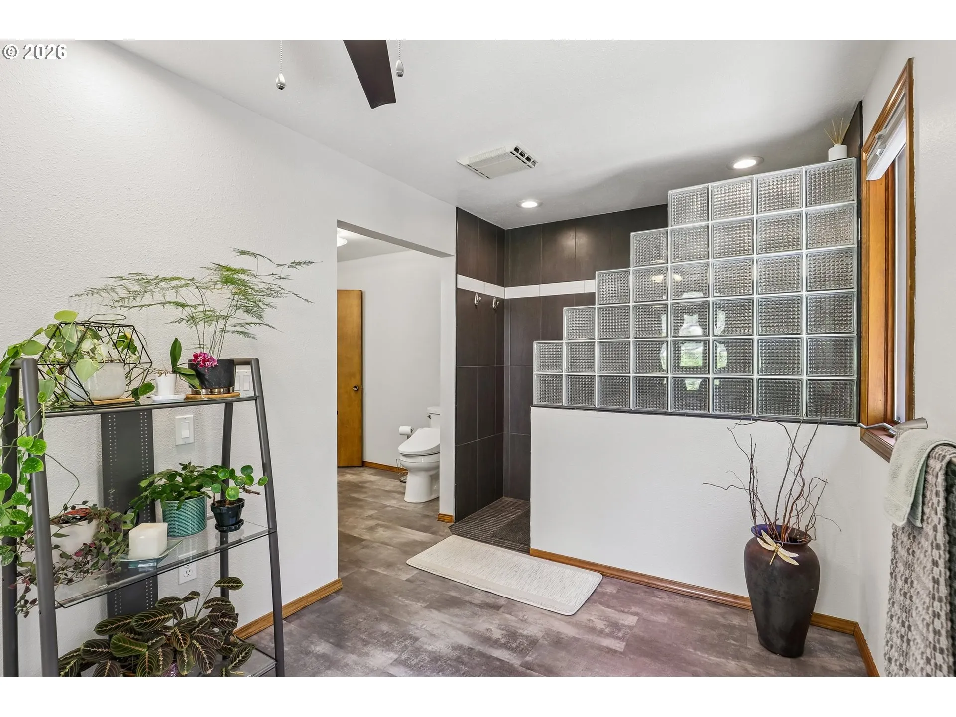 Bathroom-Walk in Shower
