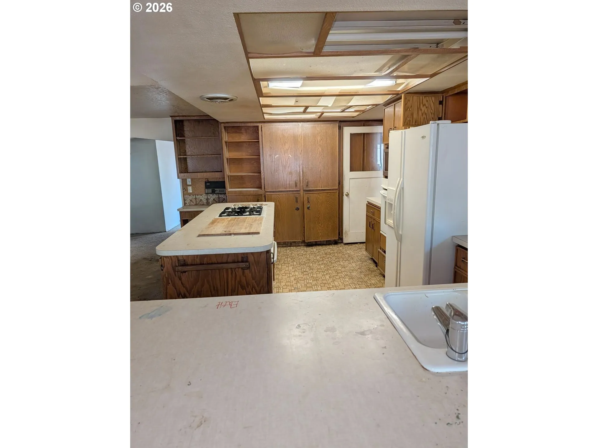 Kitchen-Breakfast Bar