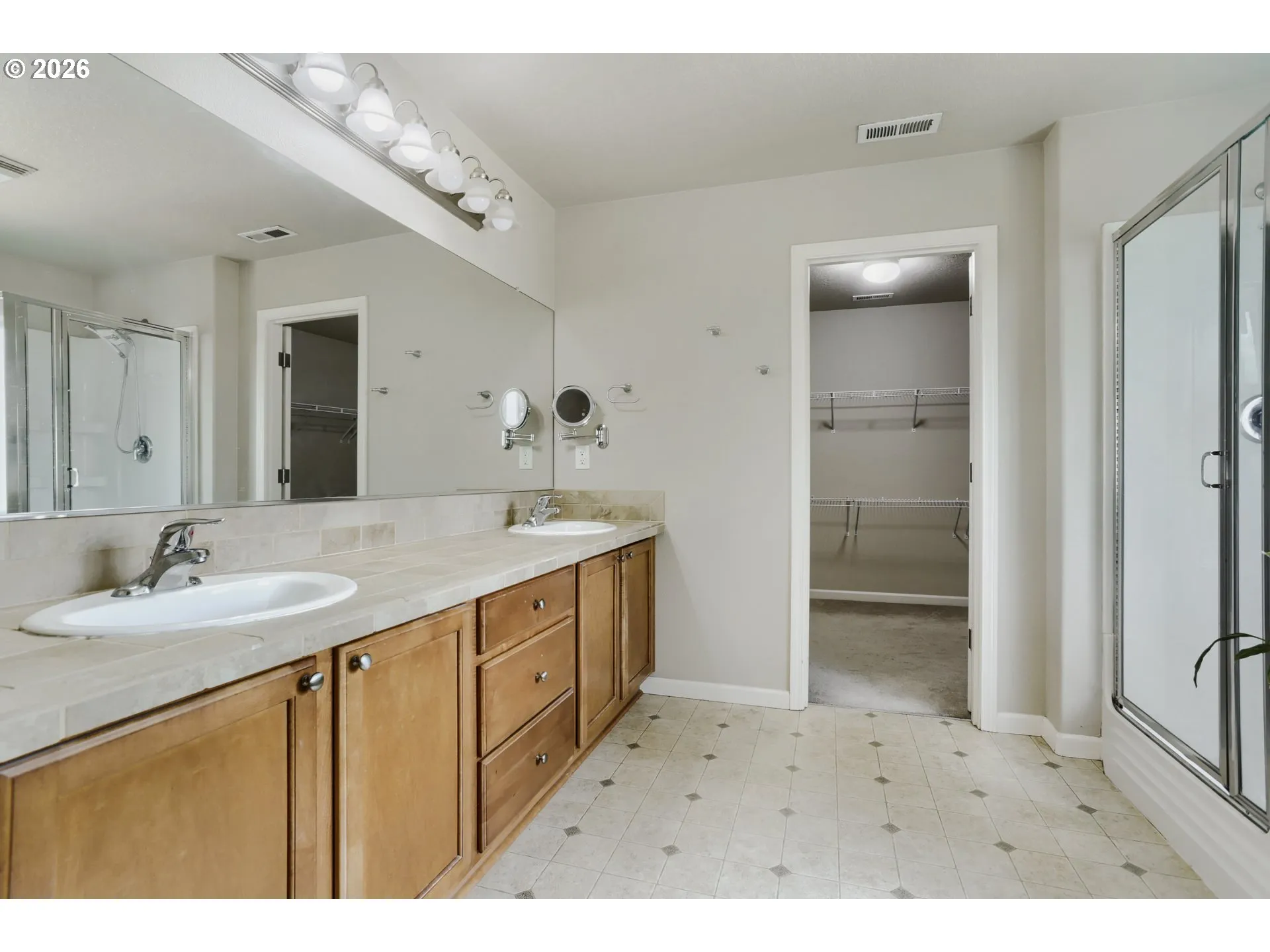 Bathroom, Attached-Upper