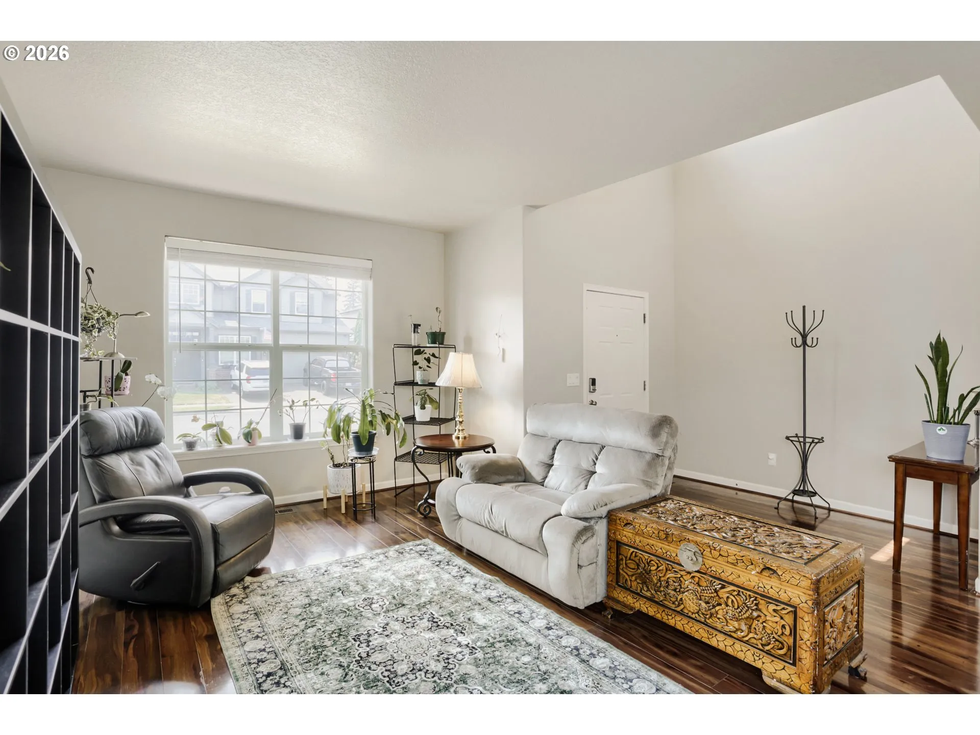 Living Room/Entrance