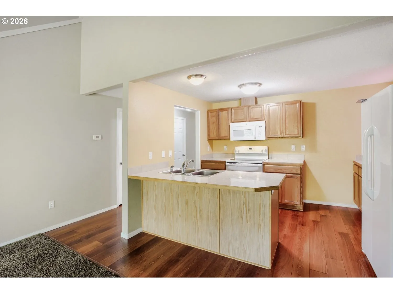 Kitchen-Breakfast Bar