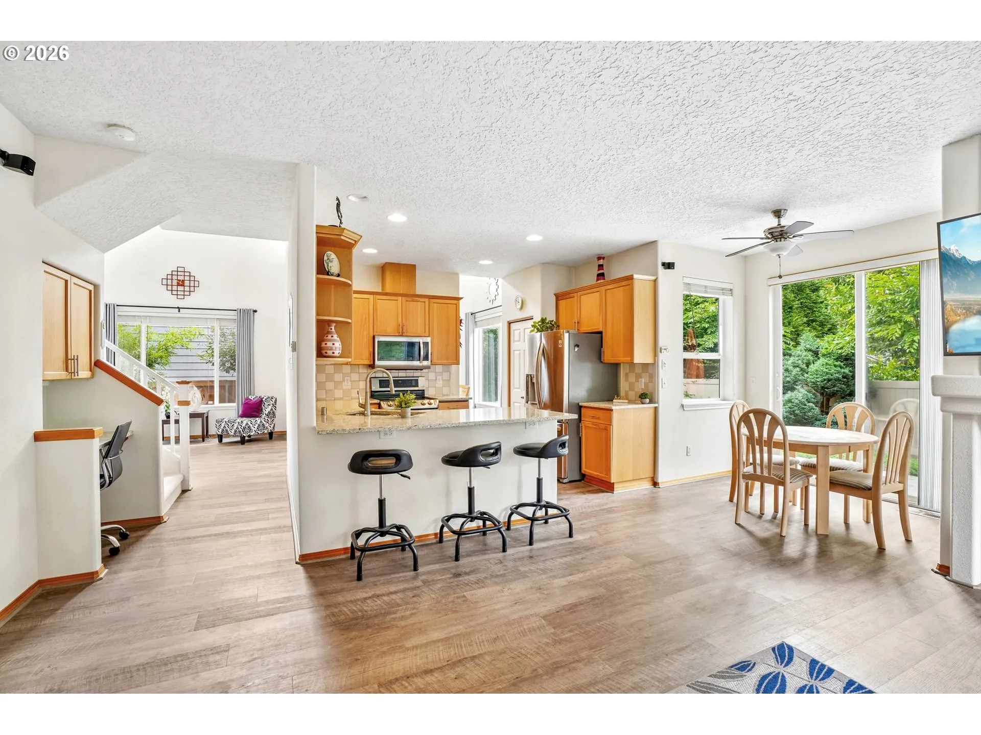 Kitchen-Breakfast Bar