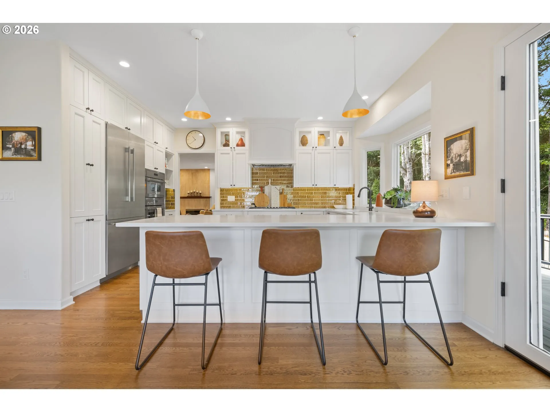 Kitchen-Breakfast Bar