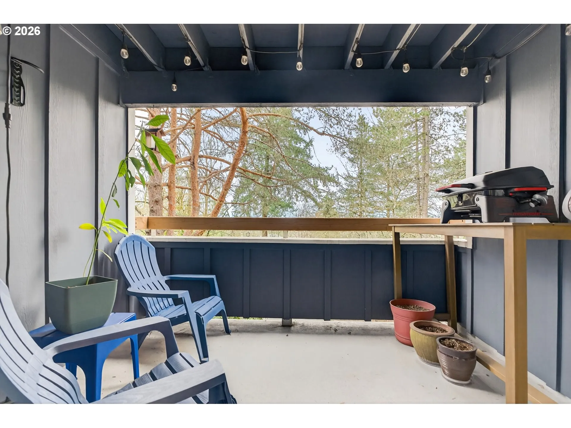 Balcony-Covered
