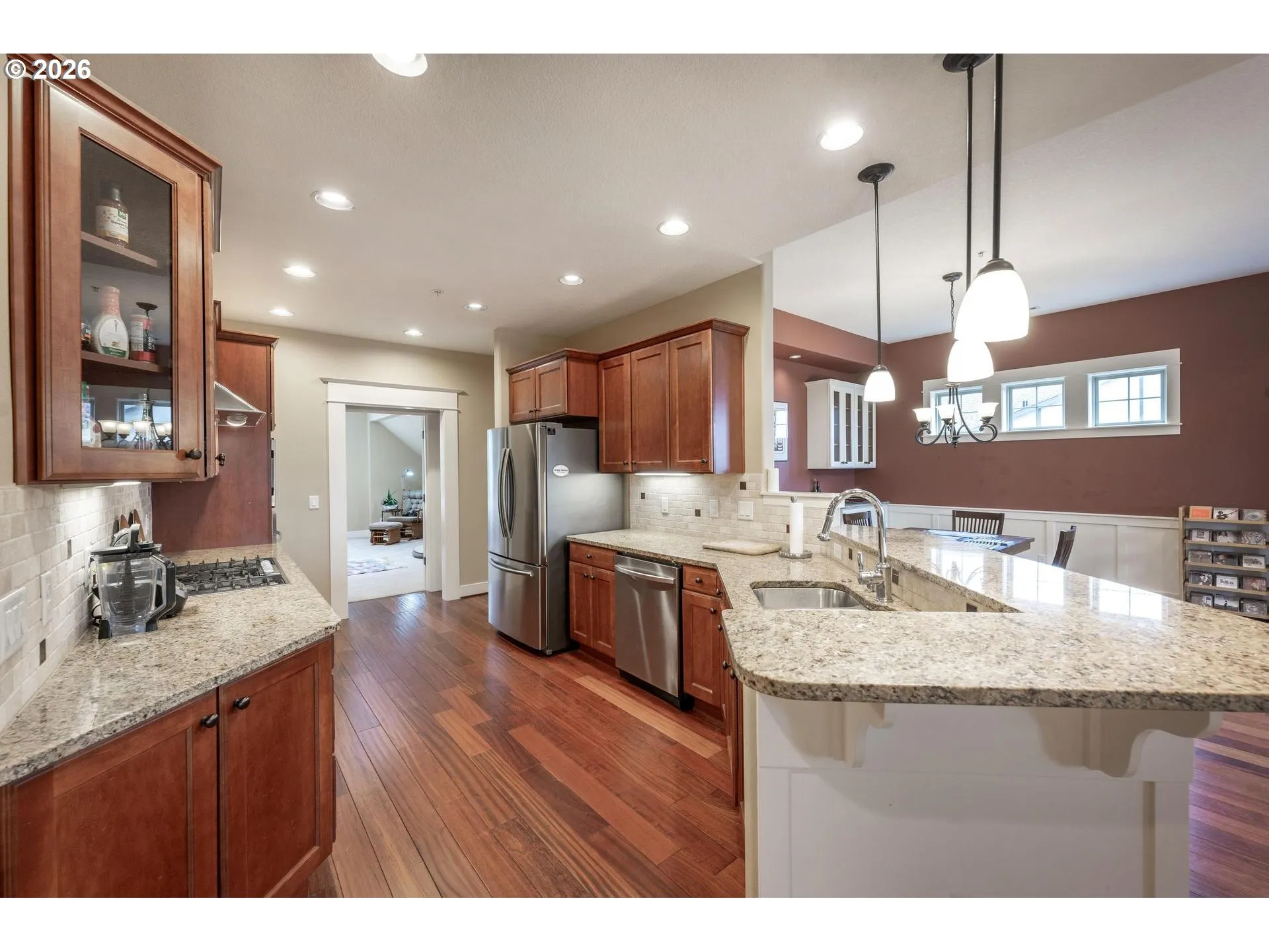 Kitchen-Breakfast Bar