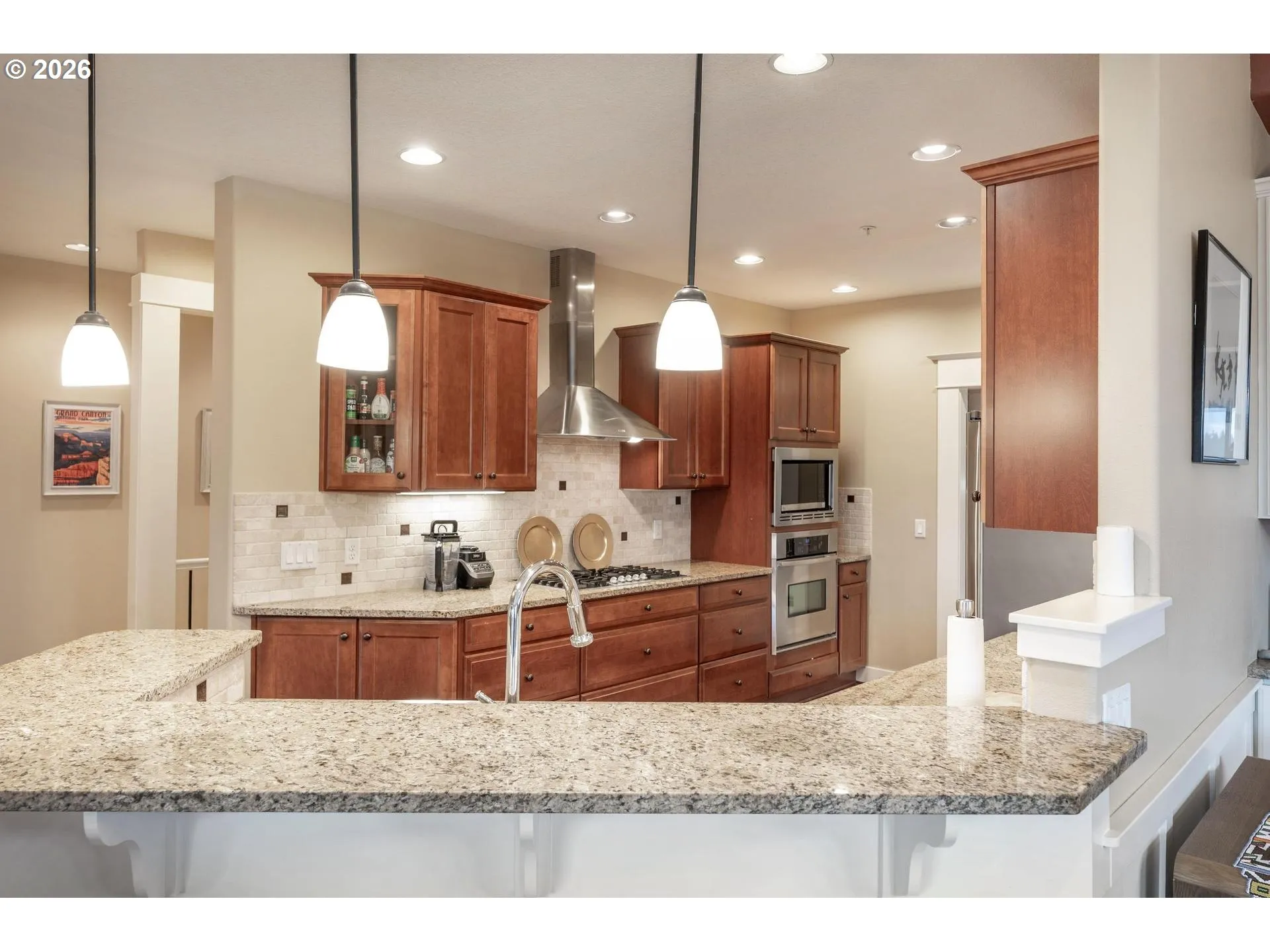 Kitchen-Breakfast Bar