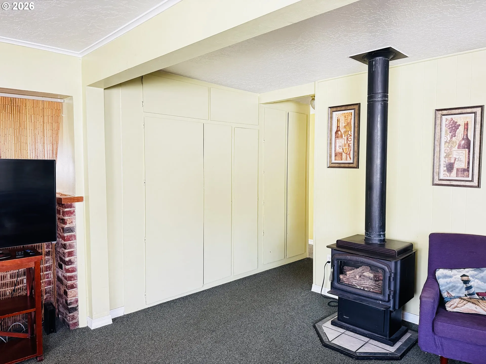 Living Room-Fireplace