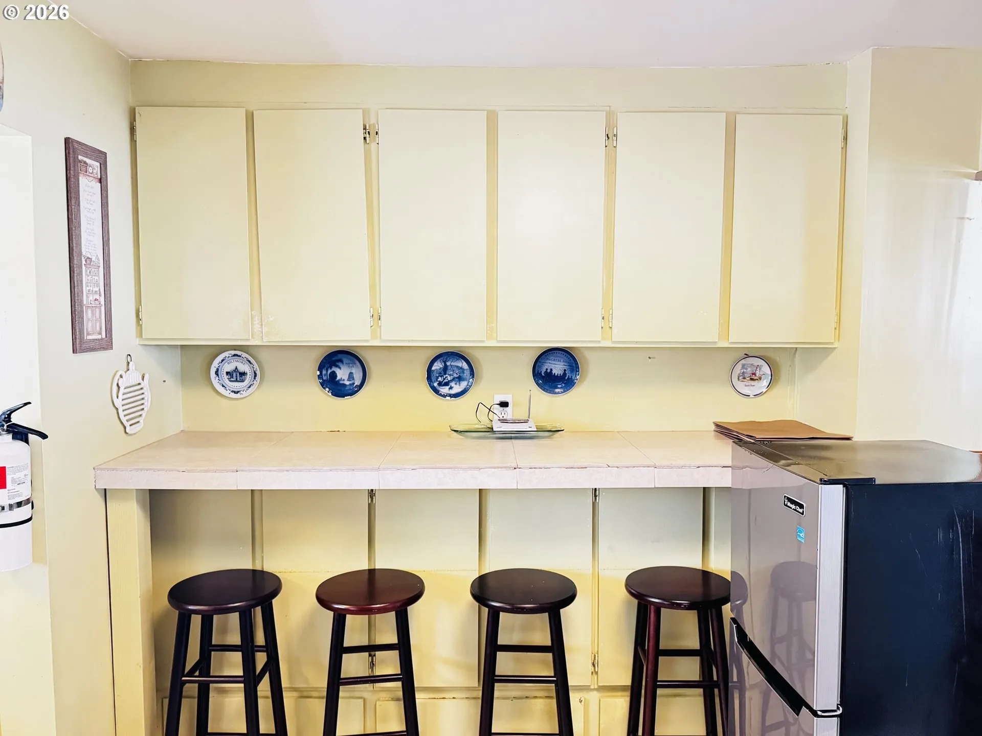 Kitchen-Breakfast Bar