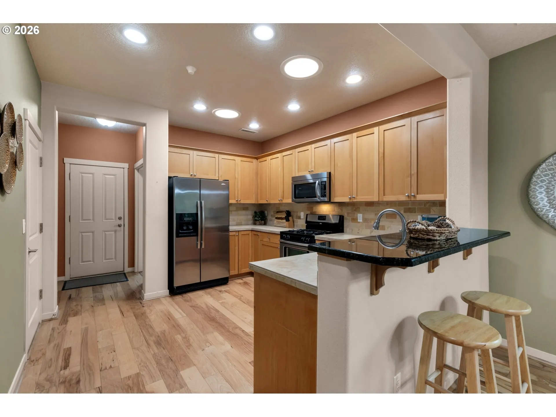 Kitchen-Breakfast Bar