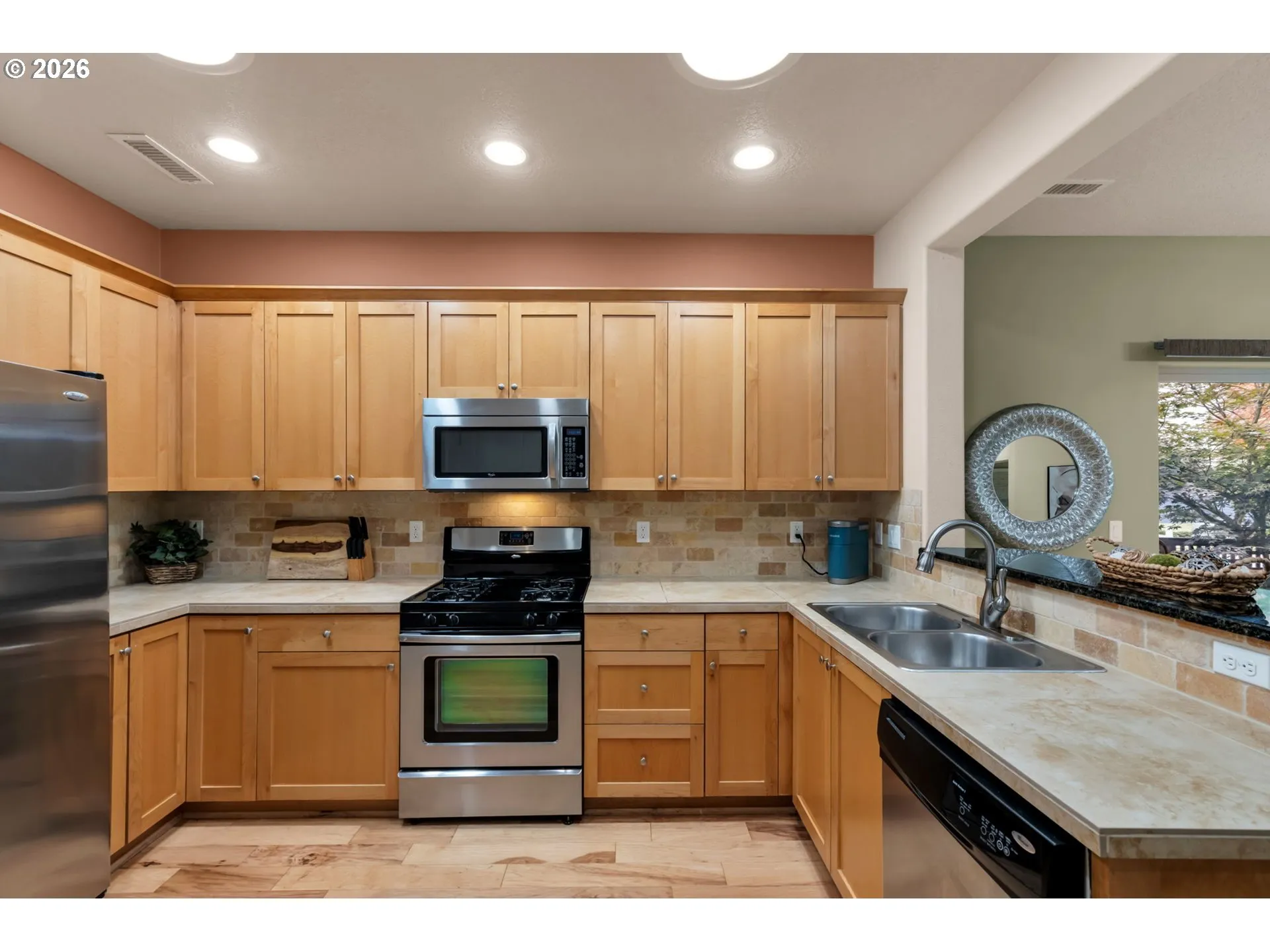 Kitchen-Breakfast Bar
