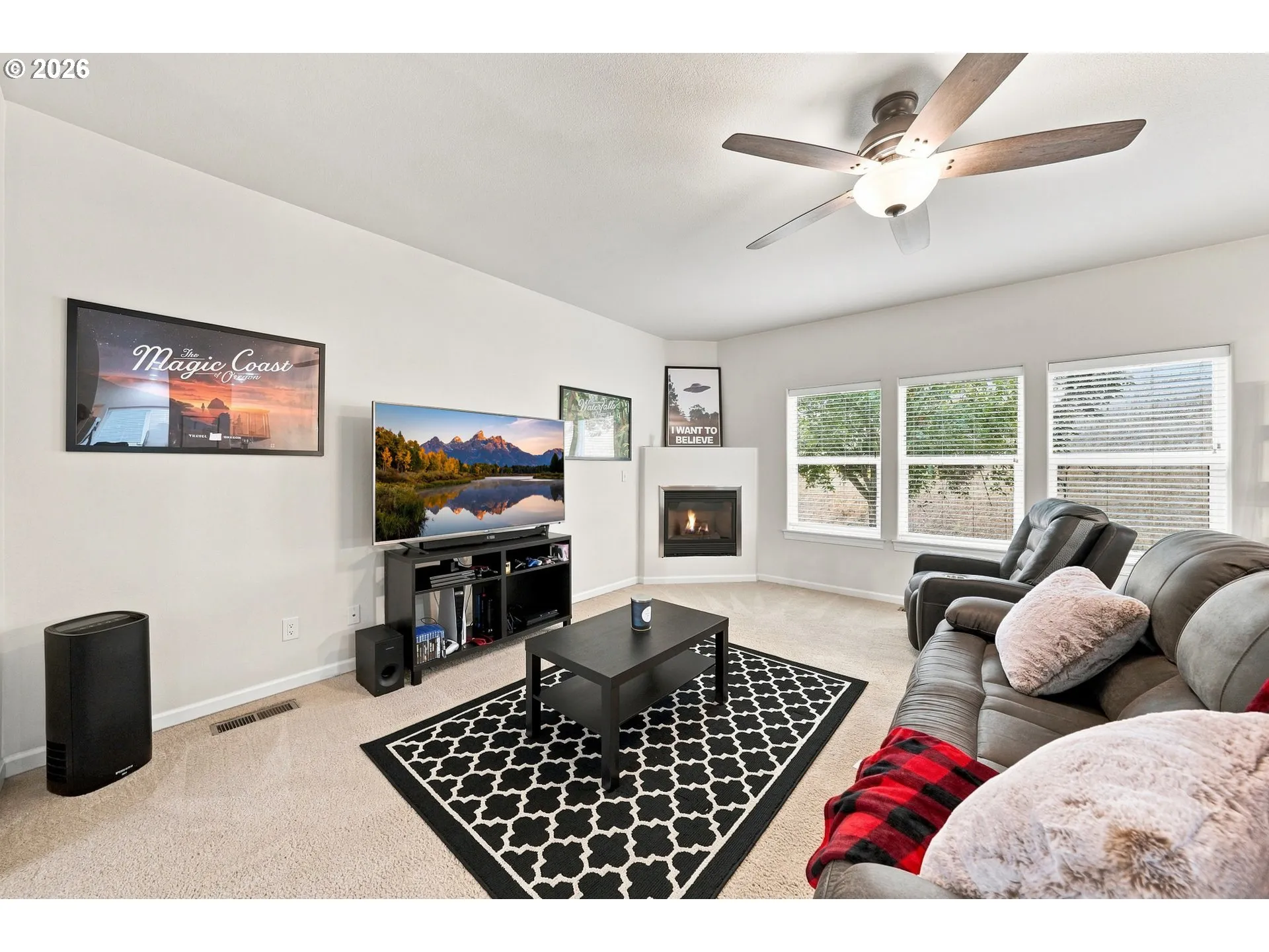 Living Room-Fireplace