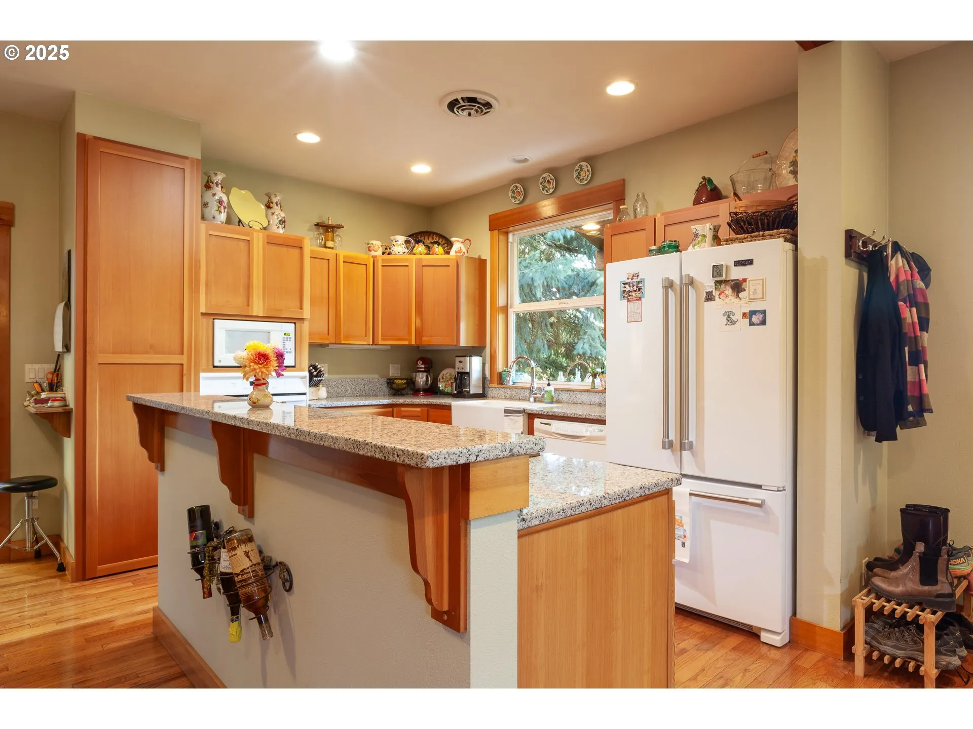 Kitchen-Breakfast Bar