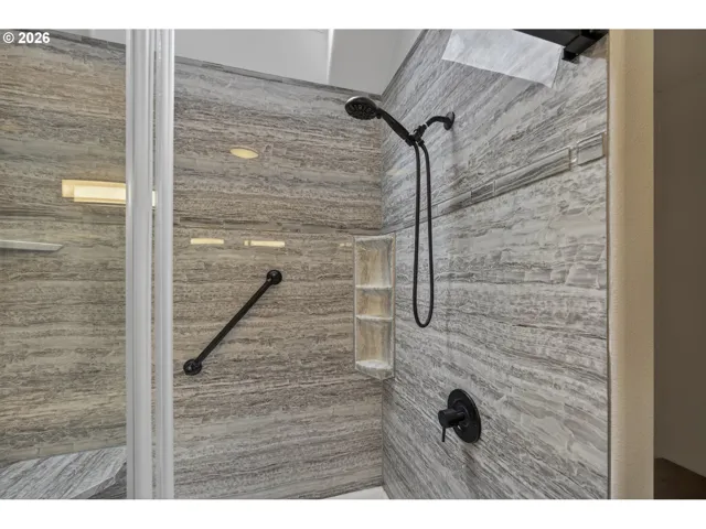 Bedroom, Owner's Suite-Main