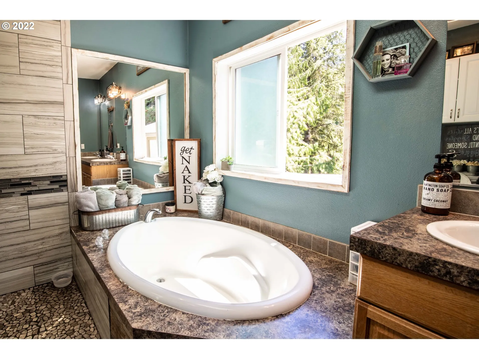 Bathroom, Attached-Garden Tub