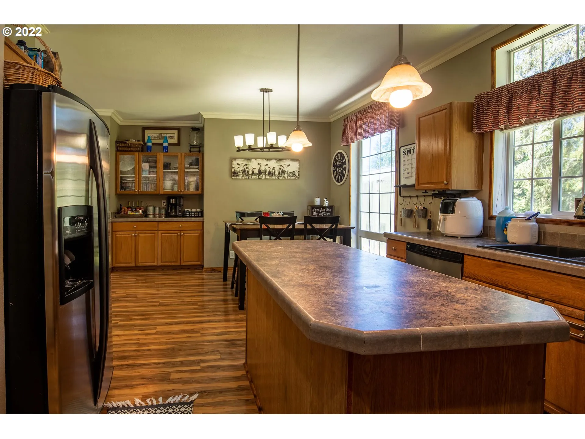 Kitchen/Dining Room-Island