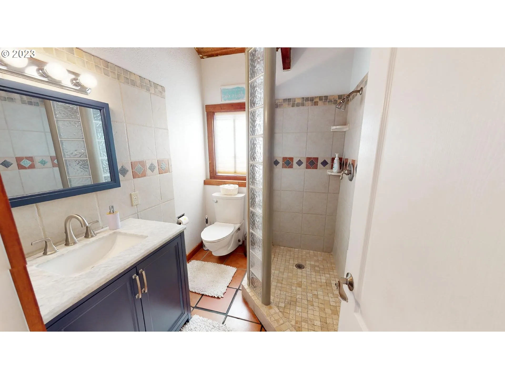 Bathroom-Upper