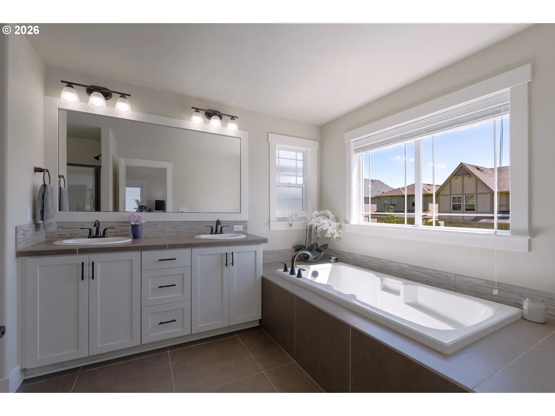 Bathroom, Attached-Garden Tub