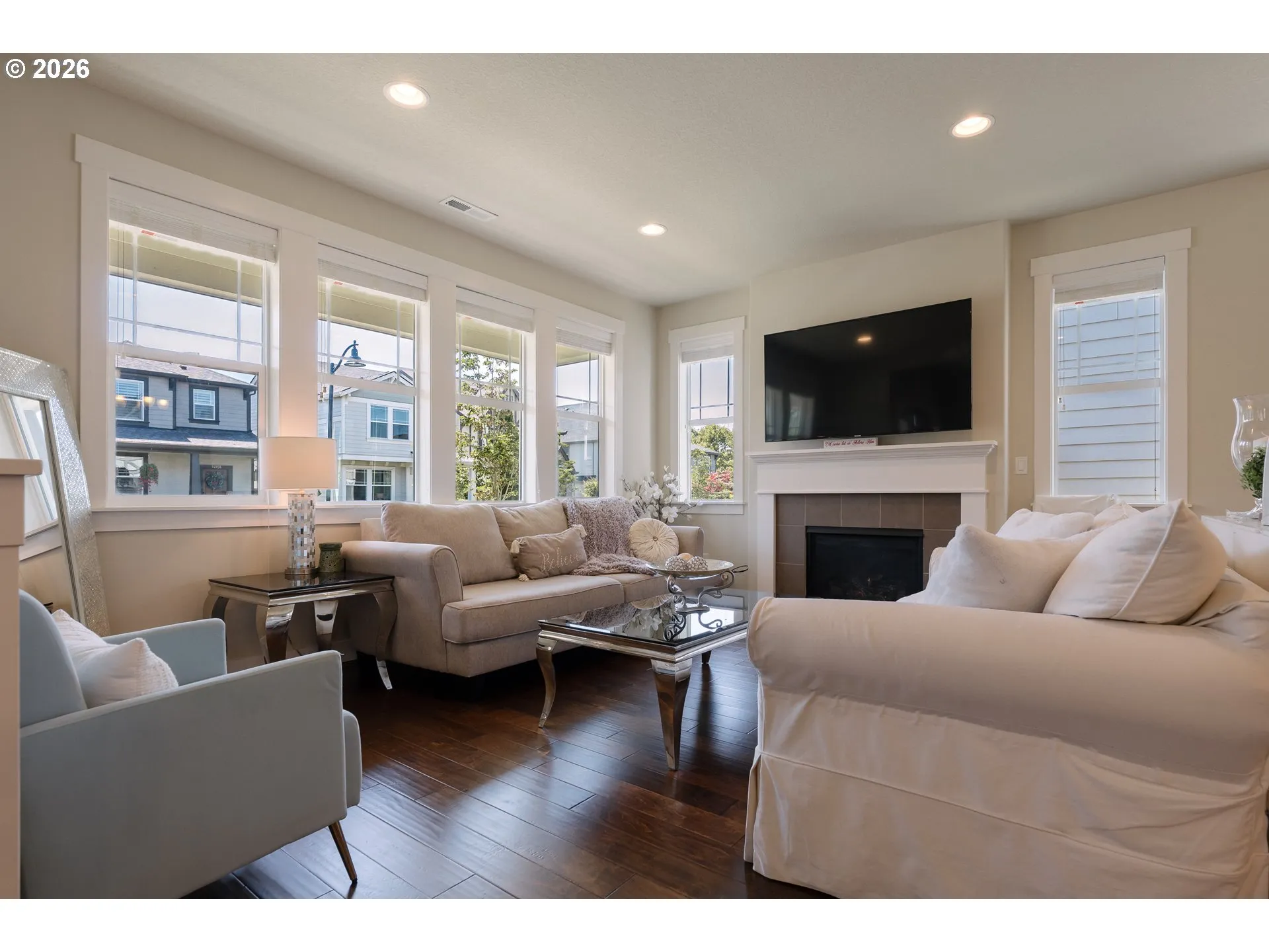 Living Room-Fireplace