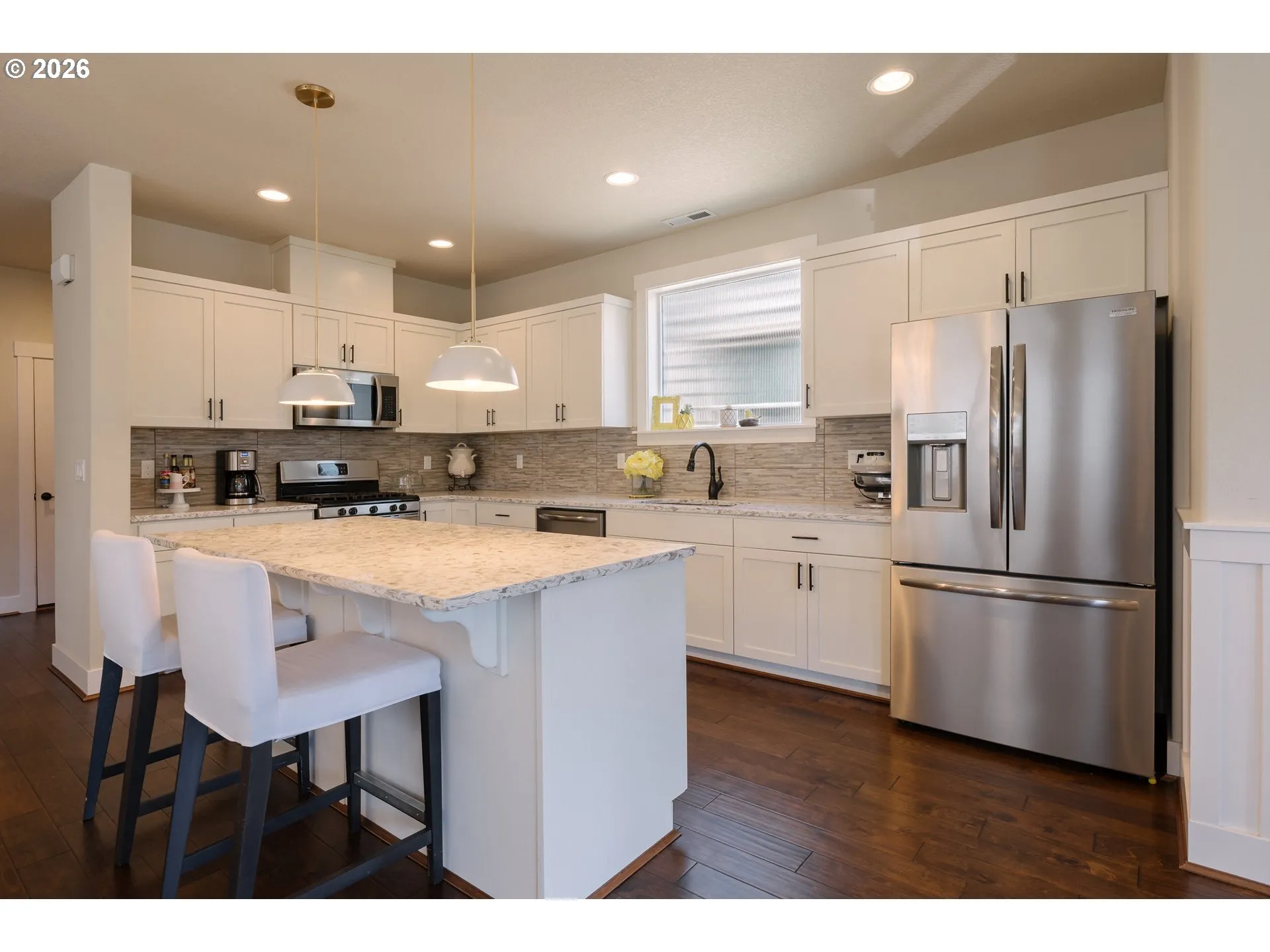 Kitchen-Breakfast Bar