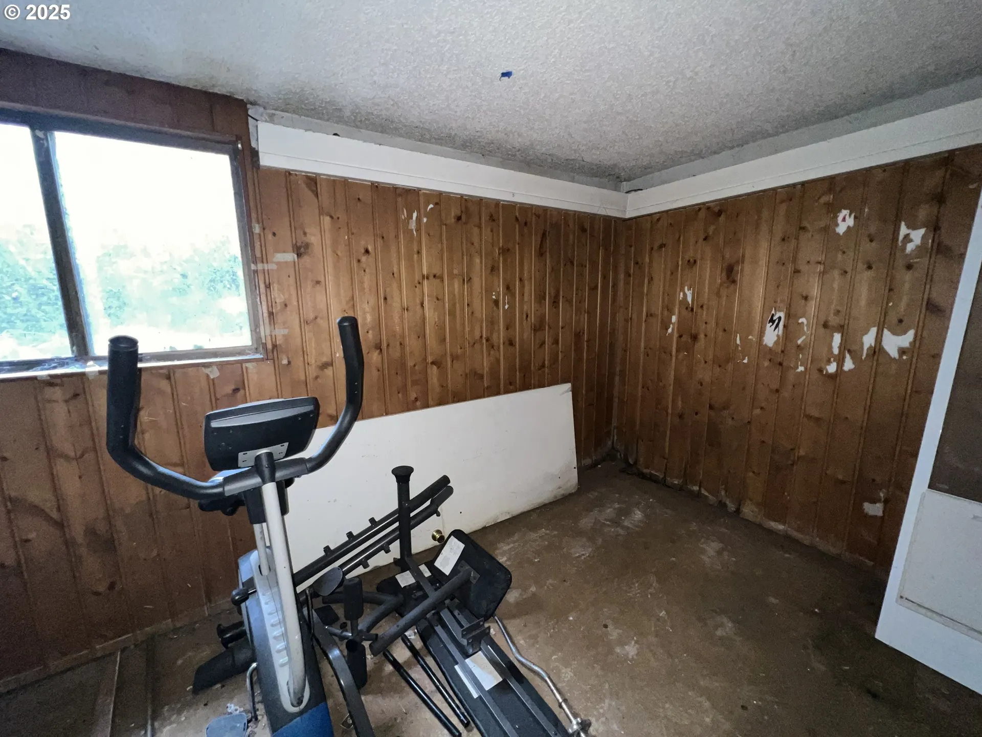 Bedroom-Lower
