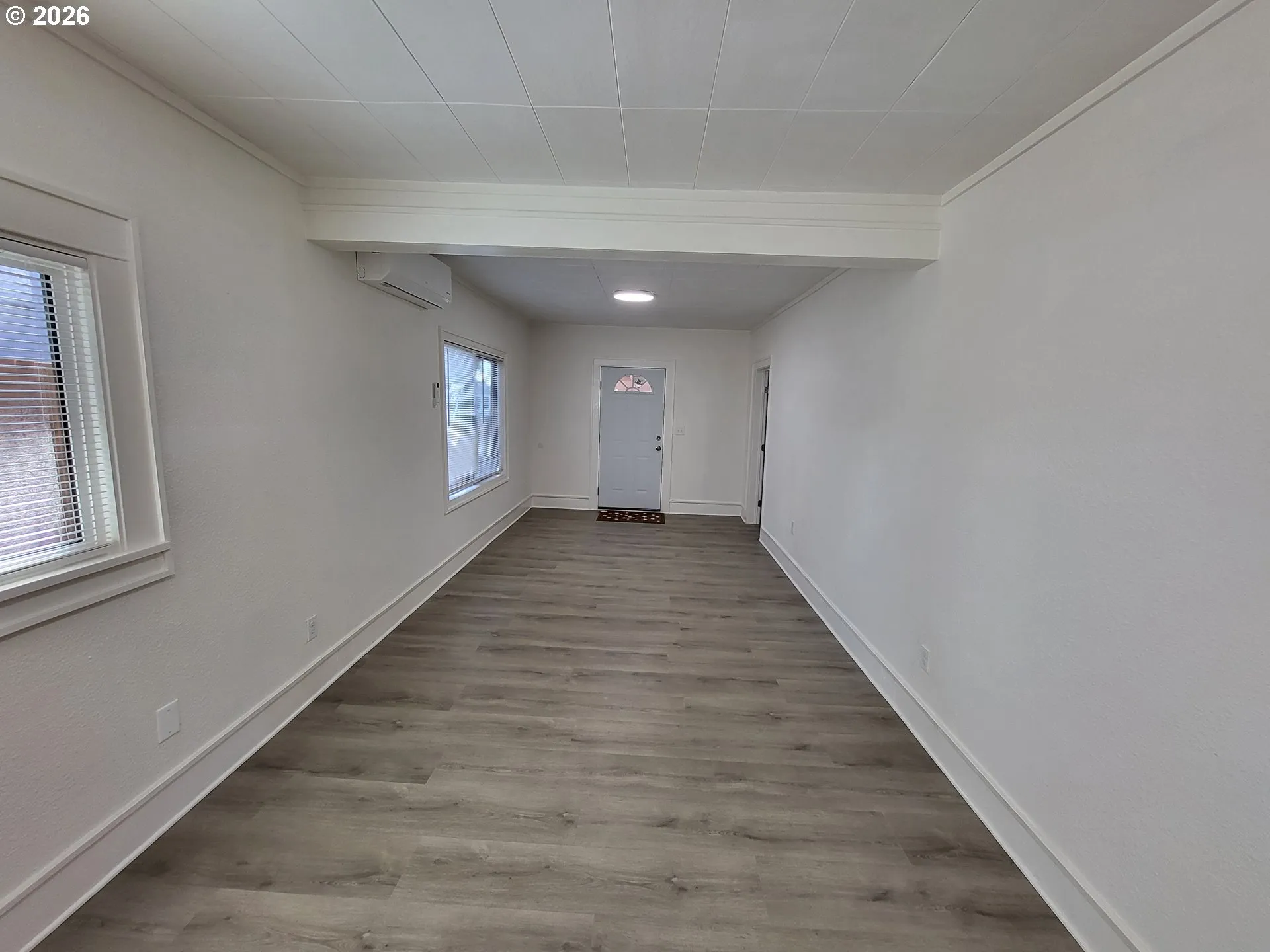 Living Room/Entrance
