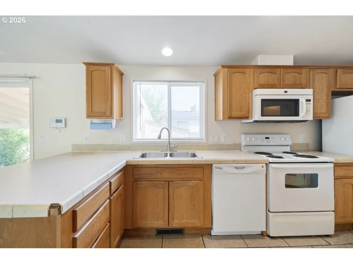 Kitchen-Eating Area