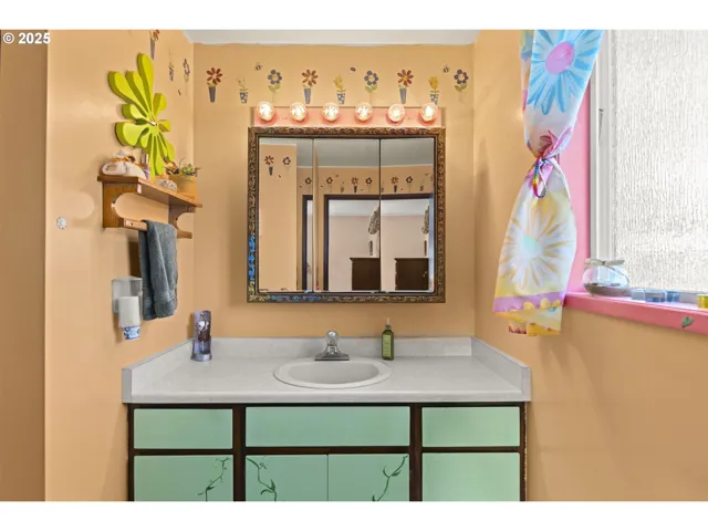 Bathroom, Attached