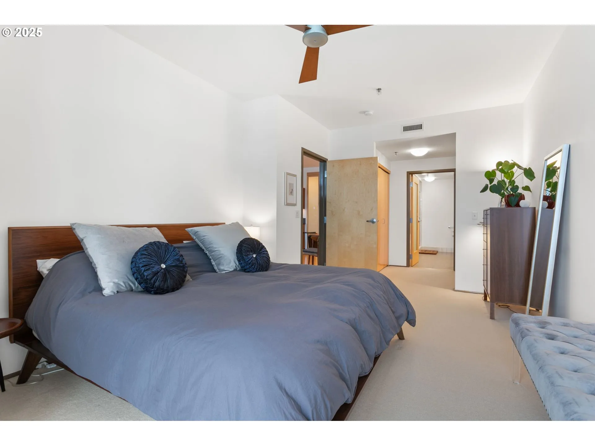 Bedroom-Full Bathroom
