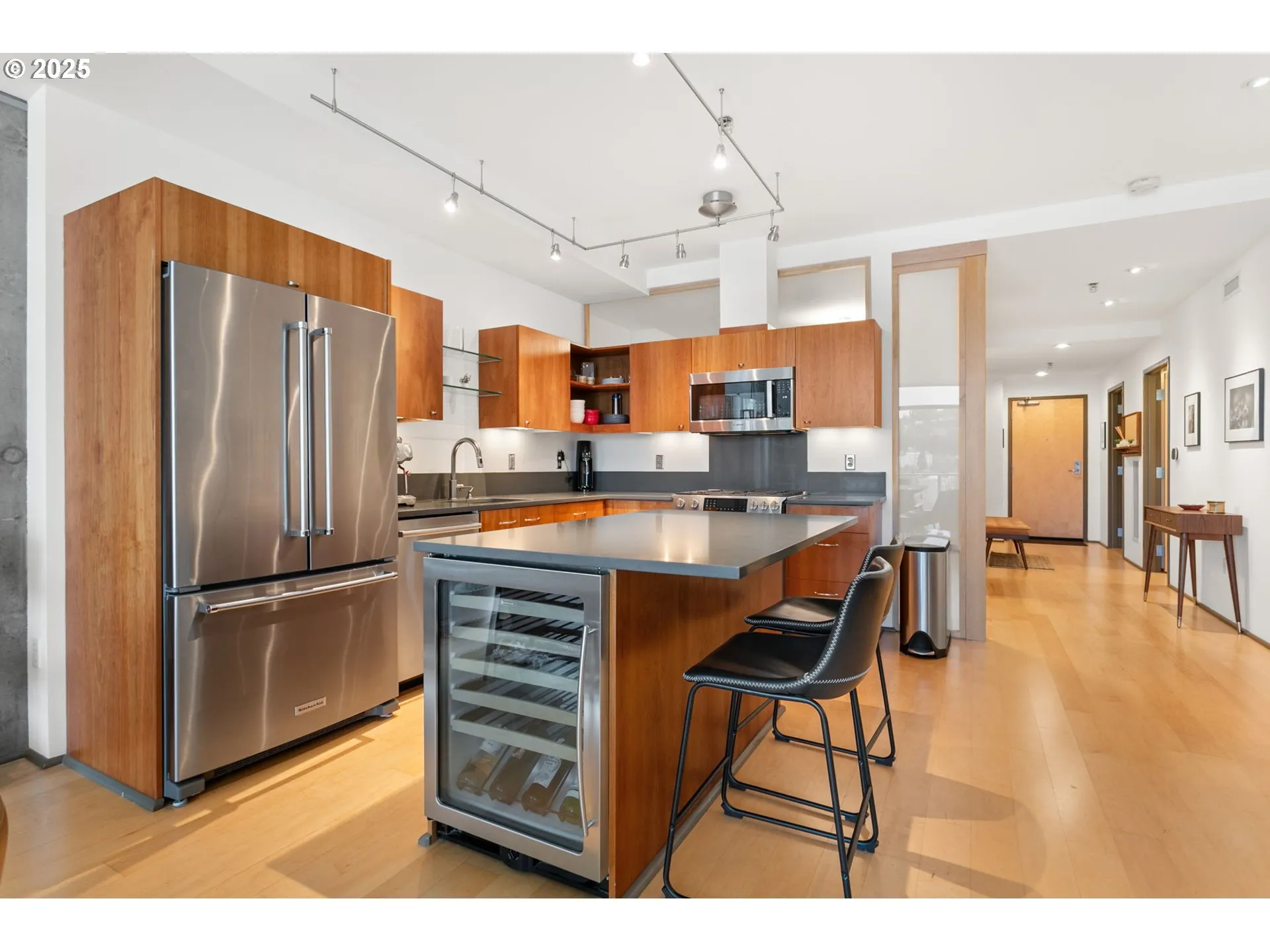 Kitchen-Breakfast Bar