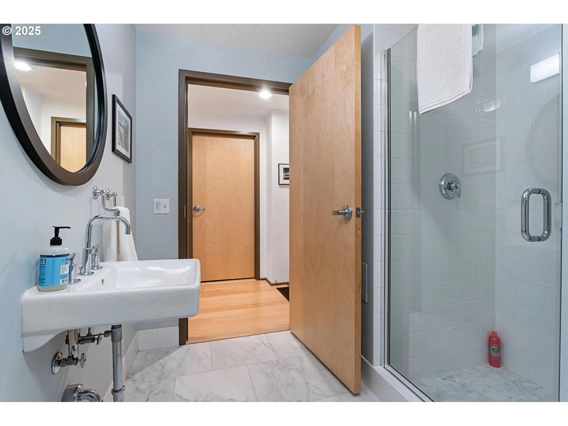 Bathroom-Walk in Shower