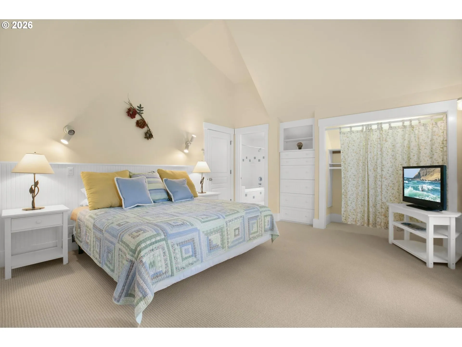 Primary Bedroom-Upper