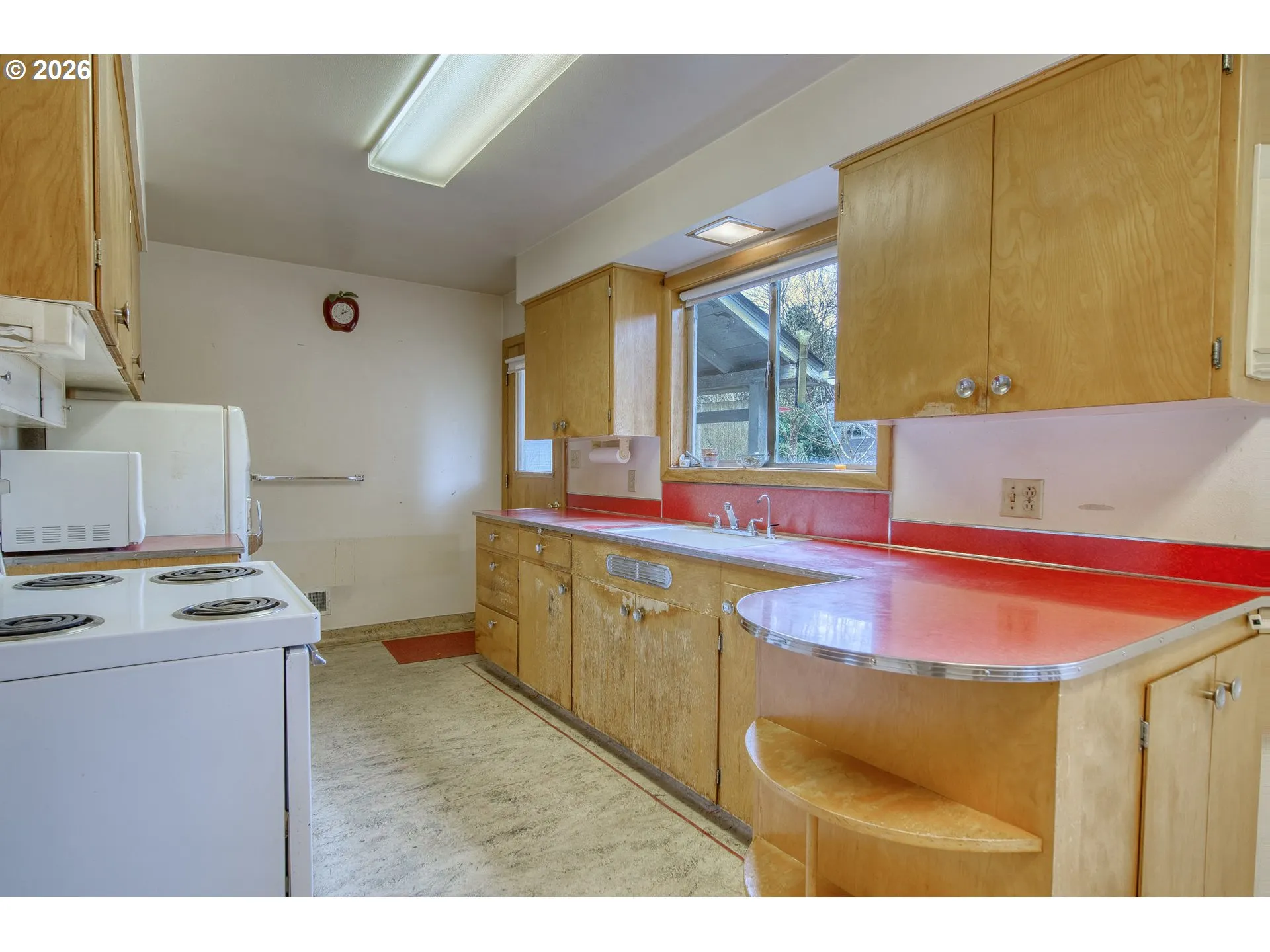 Kitchen-Breakfast Bar